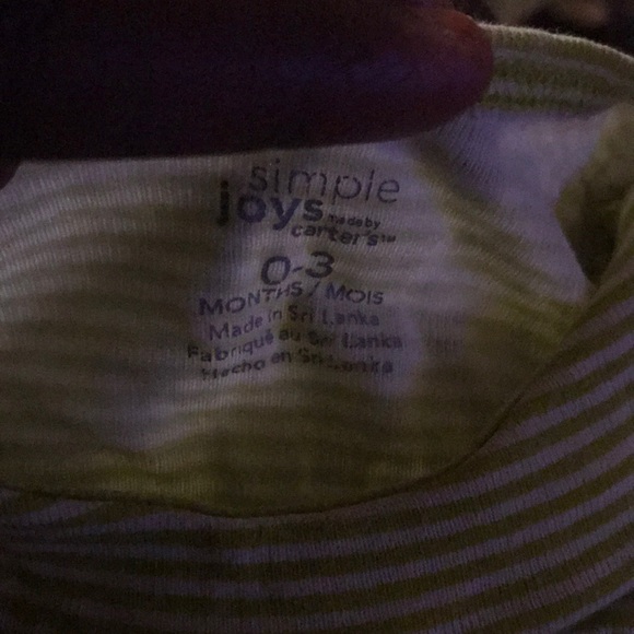 1 set of shorts and 2 unisex shirts. Size 0-3 months. - Picture 4 of 5